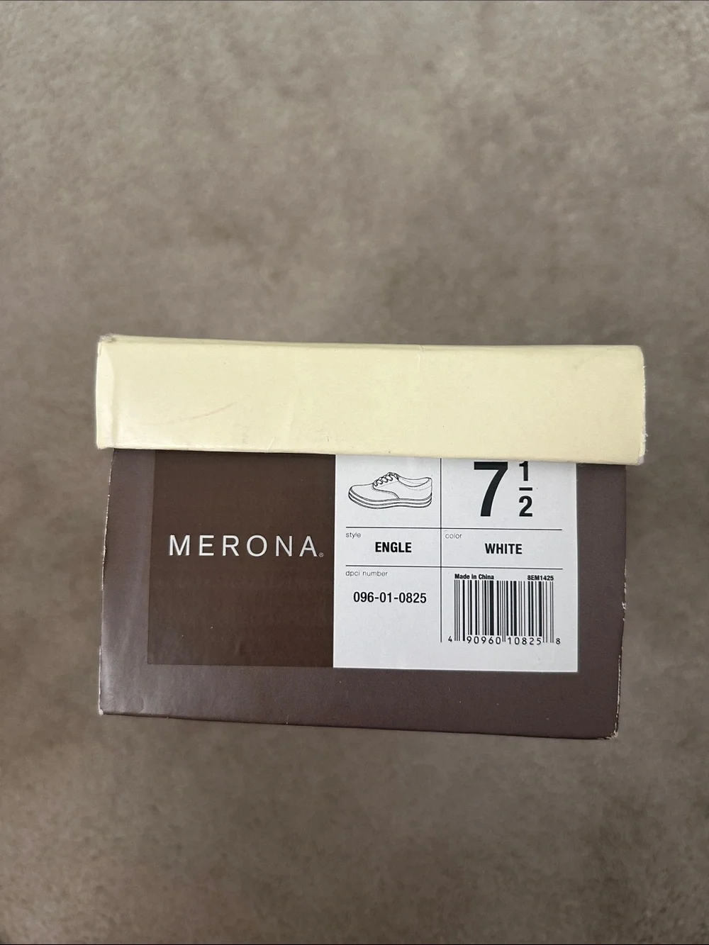 Merona white canvas low-top sneaker, size 7.5